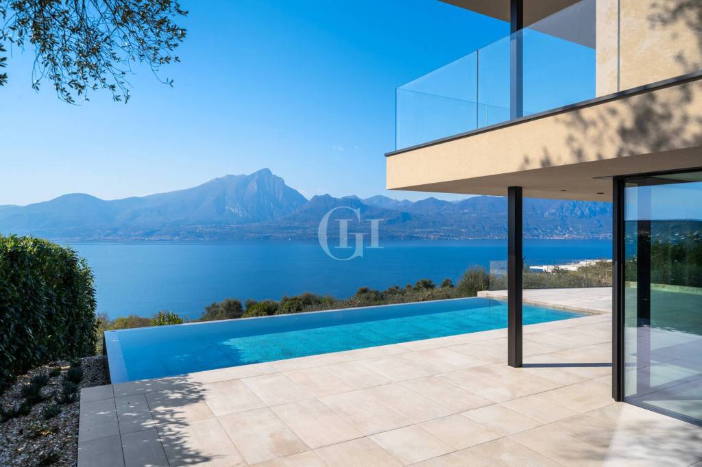 casa indipendente in vendita a Torri del Benaco