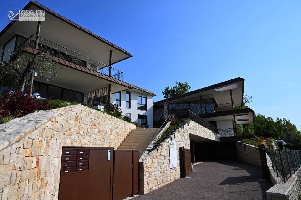 appartamento in vendita a Torri del Benaco in zona Albisano