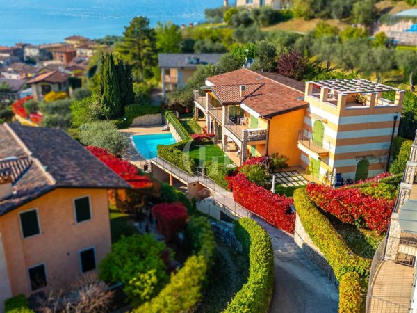 appartamento in vendita a Torri del Benaco in zona Albisano