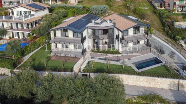 appartamento in vendita a Torri del Benaco in zona Albisano