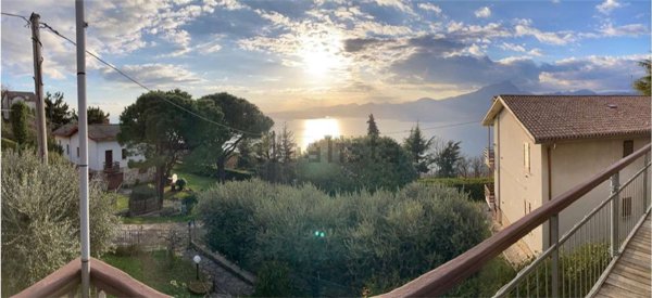 casa indipendente in vendita a Torri del Benaco