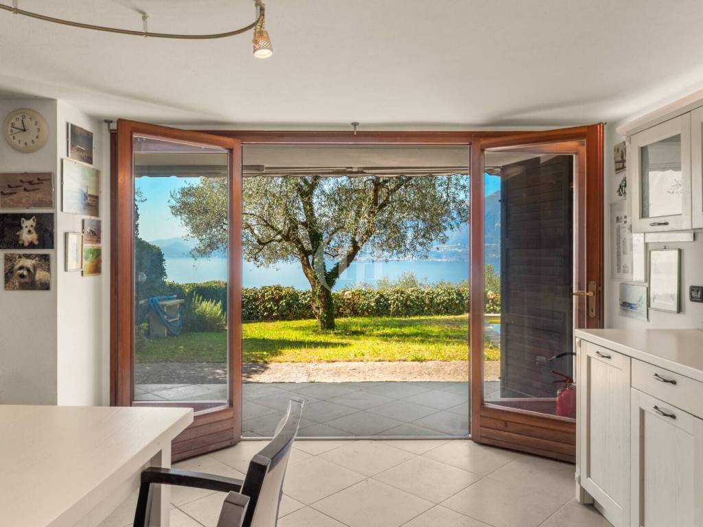 casa indipendente in vendita a Torri del Benaco