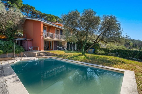 casa indipendente in vendita a Torri del Benaco