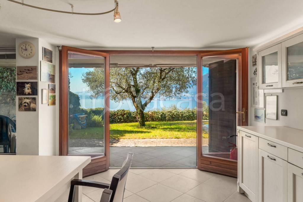casa indipendente in vendita a Torri del Benaco