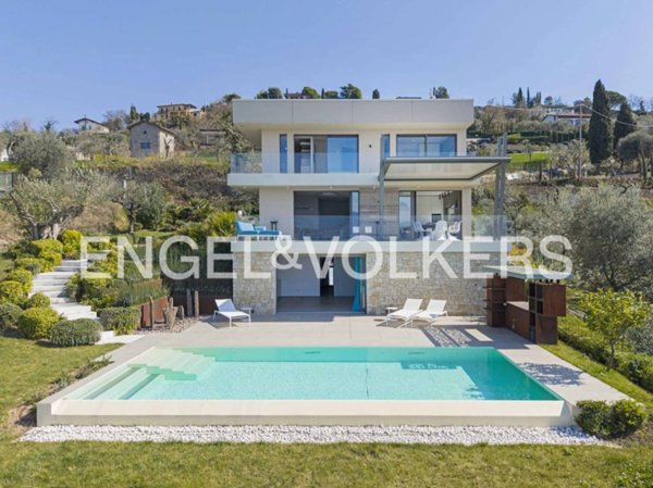 casa indipendente in vendita a Torri del Benaco