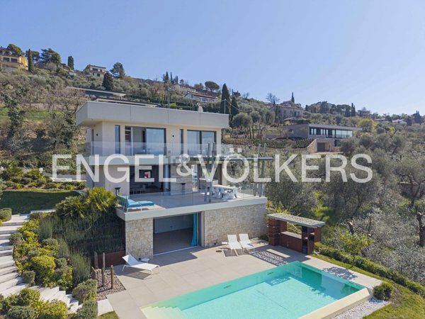 casa indipendente in vendita a Torri del Benaco