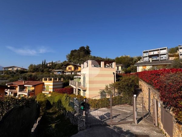 appartamento in vendita a Torri del Benaco in zona Albisano