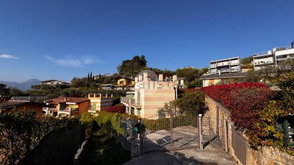 appartamento in vendita a Torri del Benaco in zona Albisano