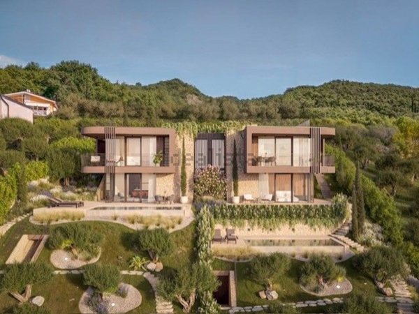 casa indipendente in vendita a Torri del Benaco