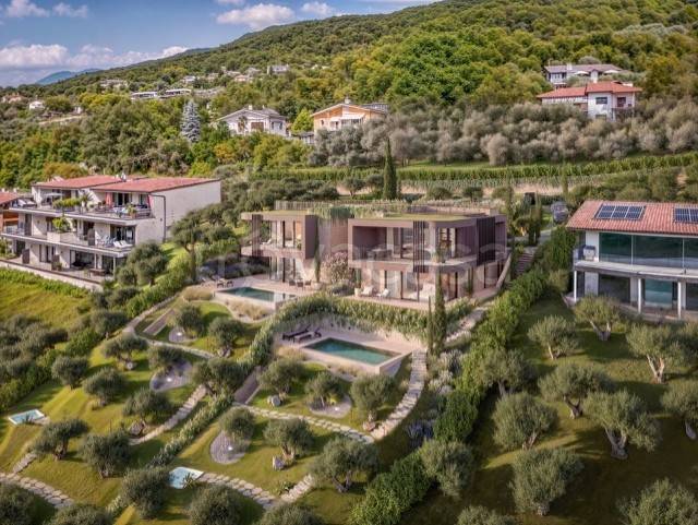 casa indipendente in vendita a Torri del Benaco