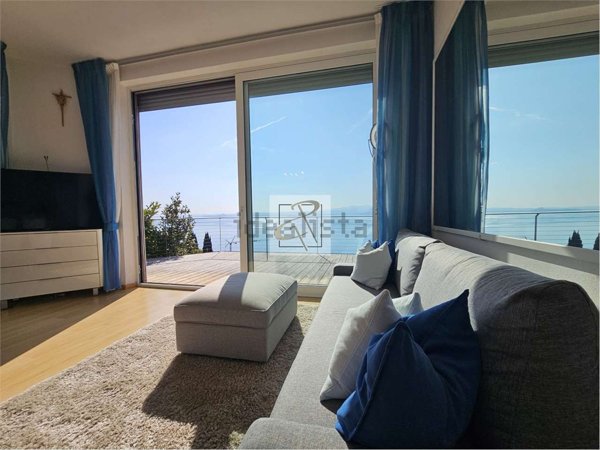 casa indipendente in vendita a Torri del Benaco