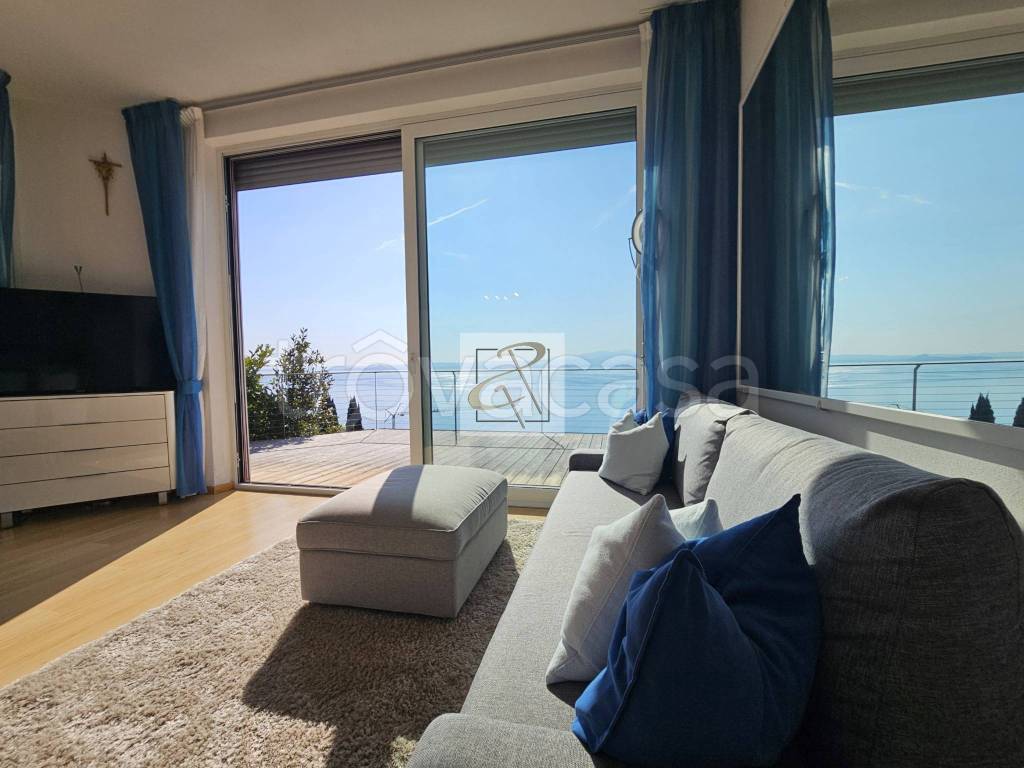 casa indipendente in vendita a Torri del Benaco