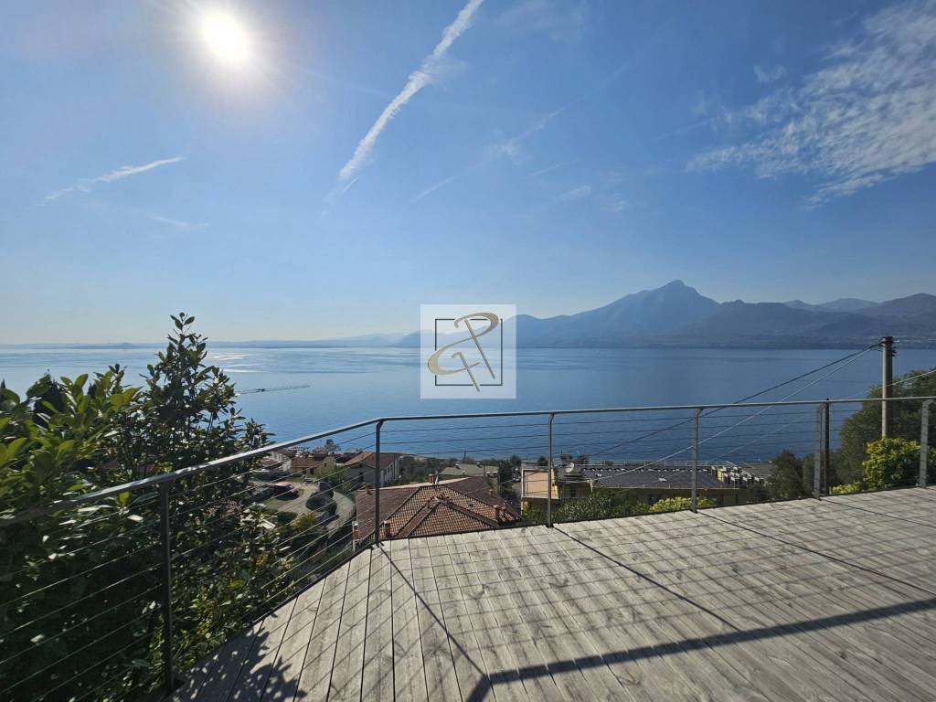 casa indipendente in vendita a Torri del Benaco