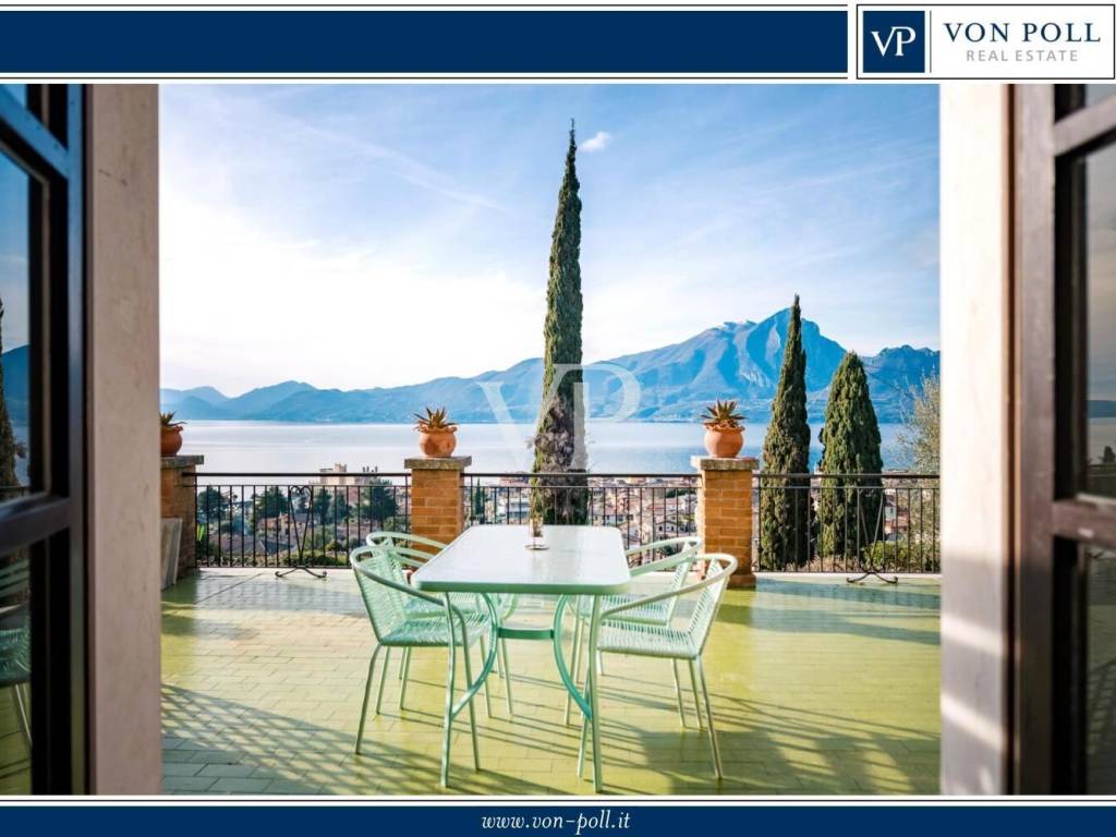 casa indipendente in vendita a Torri del Benaco