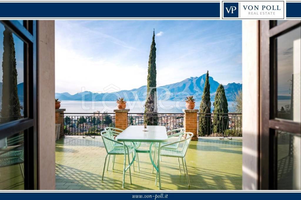 casa indipendente in vendita a Torri del Benaco in zona Albisano