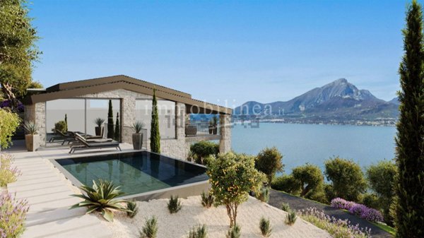 casa indipendente in vendita a Torri del Benaco in zona Pai