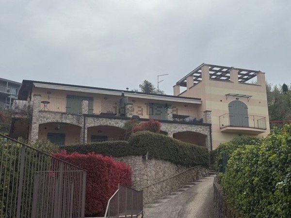 appartamento in vendita a Torri del Benaco in zona Albisano