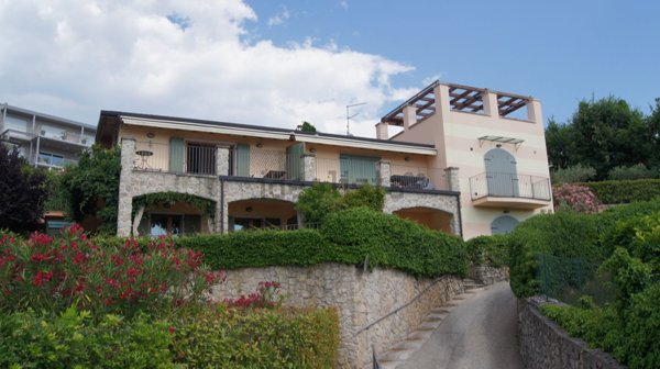 appartamento in vendita a Torri del Benaco in zona Albisano