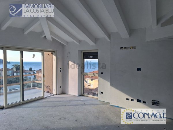 appartamento in vendita a Torri del Benaco in zona Albisano