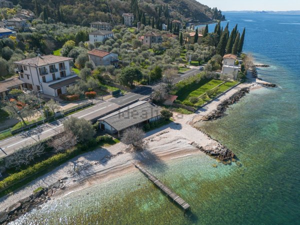 appartamento in vendita a Torri del Benaco in zona Pai