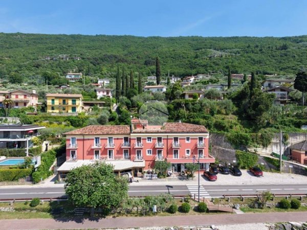 casa indipendente in vendita a Torri del Benaco in zona Pai