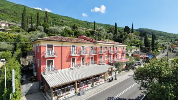 casa indipendente in vendita a Torri del Benaco