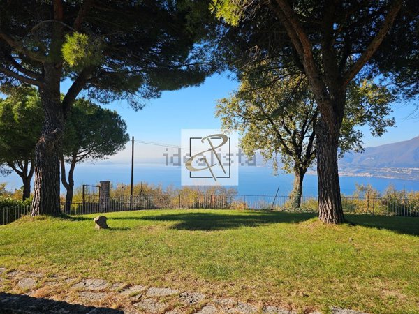 casa indipendente in vendita a Torri del Benaco