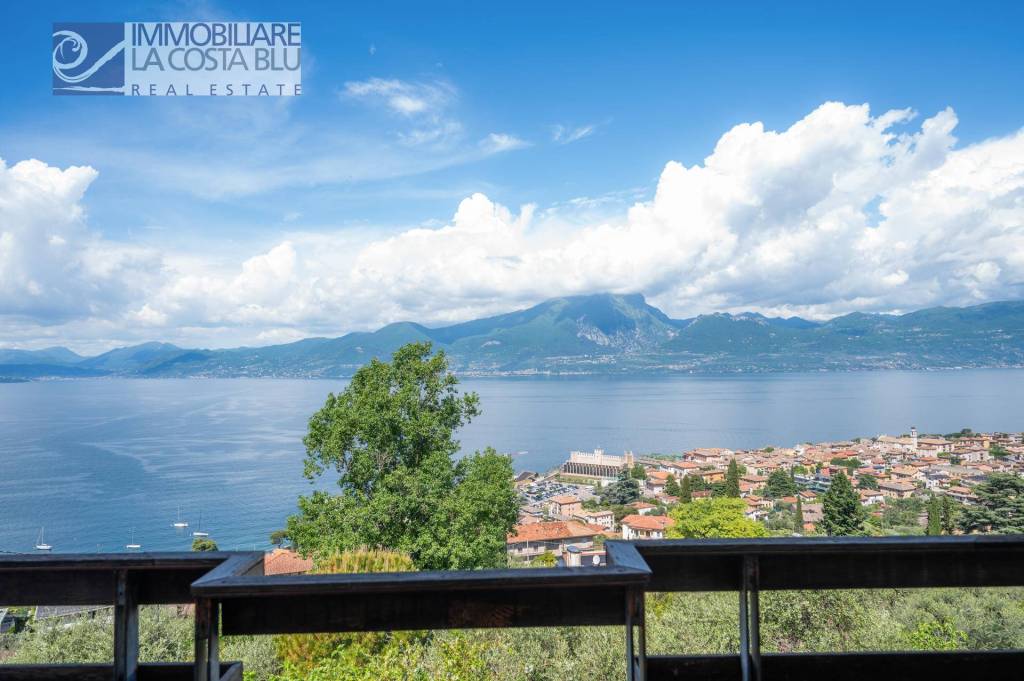 casa indipendente in vendita a Torri del Benaco