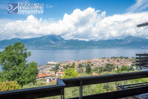 casa indipendente in vendita a Torri del Benaco