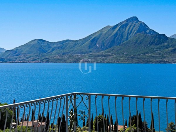 casa indipendente in vendita a Torri del Benaco in zona Pai