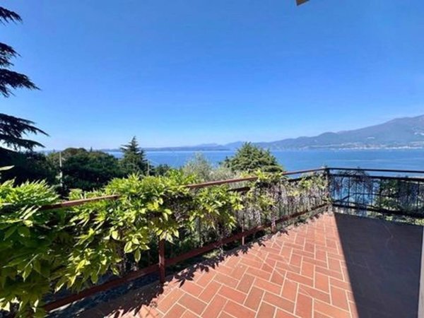 casa indipendente in vendita a Torri del Benaco