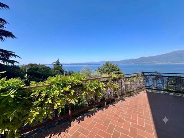 casa indipendente in vendita a Torri del Benaco