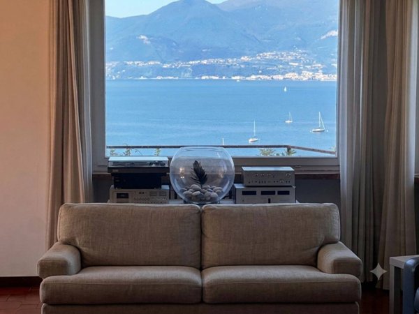 casa indipendente in vendita a Torri del Benaco
