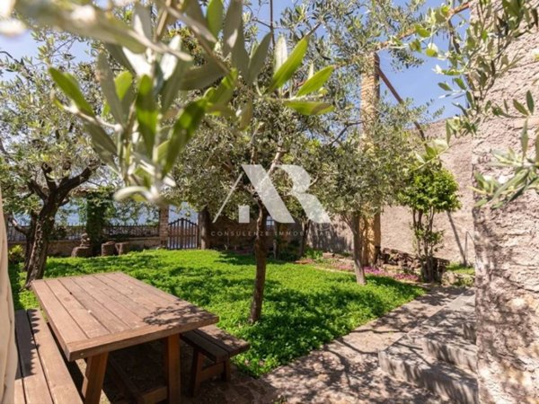 casa indipendente in vendita a Torri del Benaco