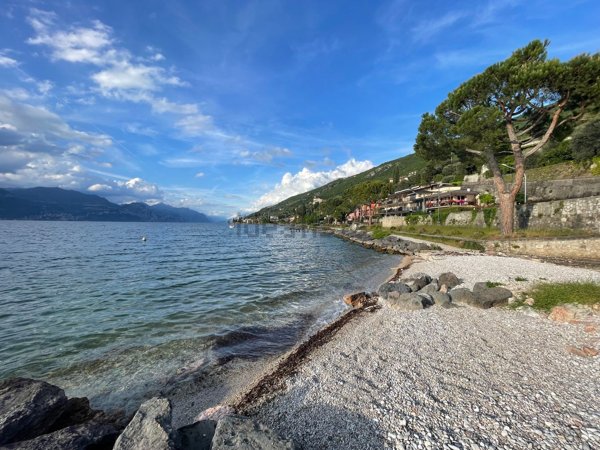 casa indipendente in vendita a Torri del Benaco