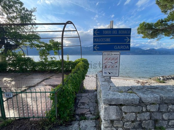 casa indipendente in vendita a Torri del Benaco in zona Pai