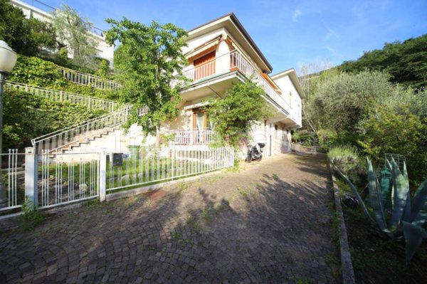 appartamento in vendita a Torri del Benaco in zona Pai