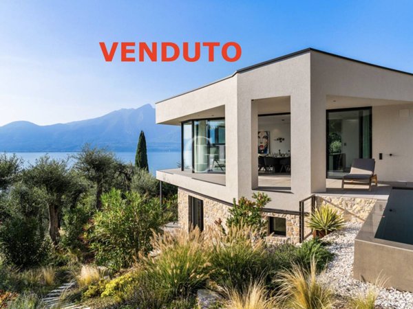 casa indipendente in vendita a Torri del Benaco