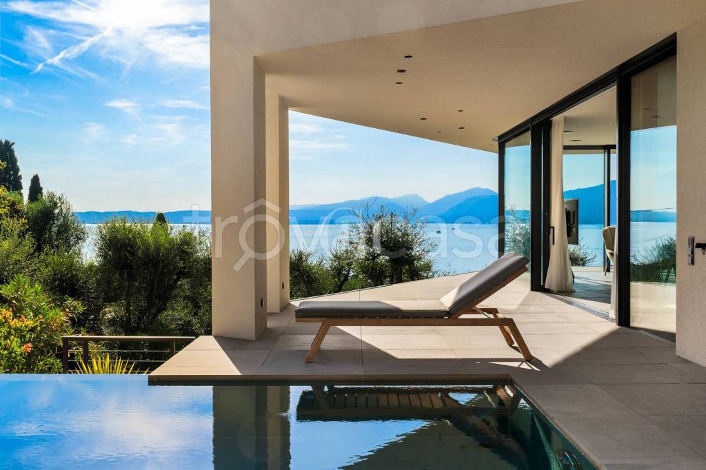 casa indipendente in vendita a Torri del Benaco in zona Albisano