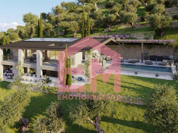 casa indipendente in vendita a Torri del Benaco