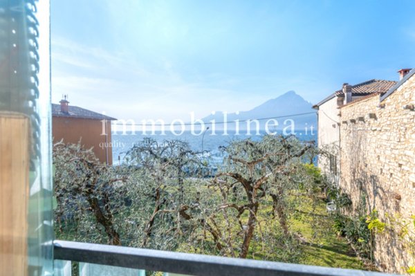 appartamento in vendita a Torri del Benaco in zona Pai