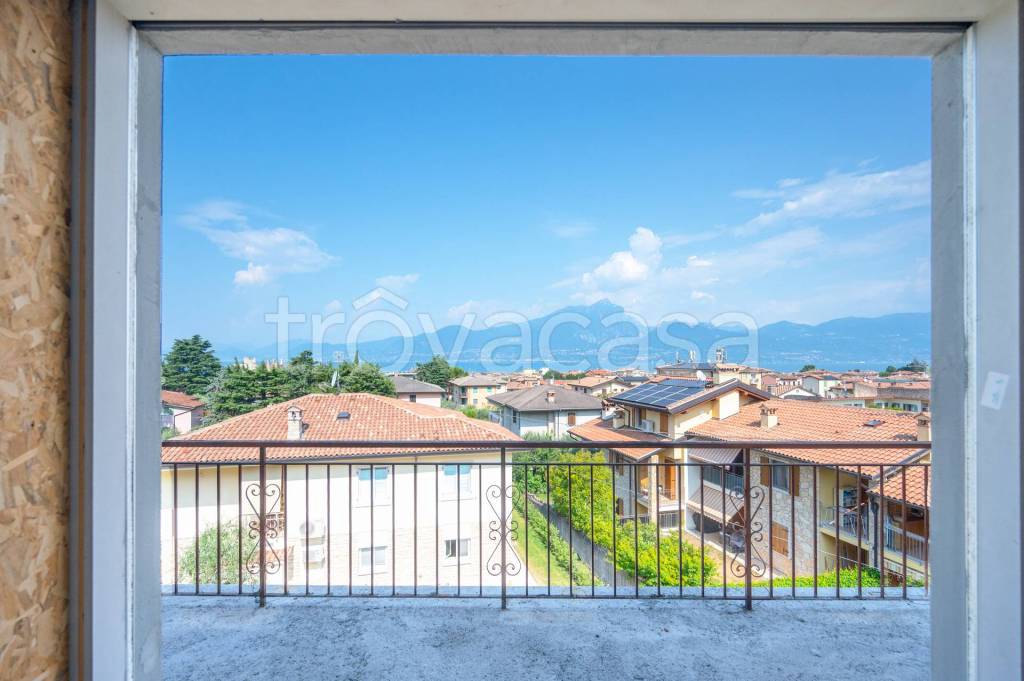 appartamento in vendita a Torri del Benaco in zona Albisano
