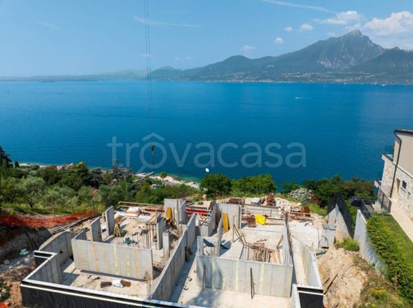 casa indipendente in vendita a Torri del Benaco
