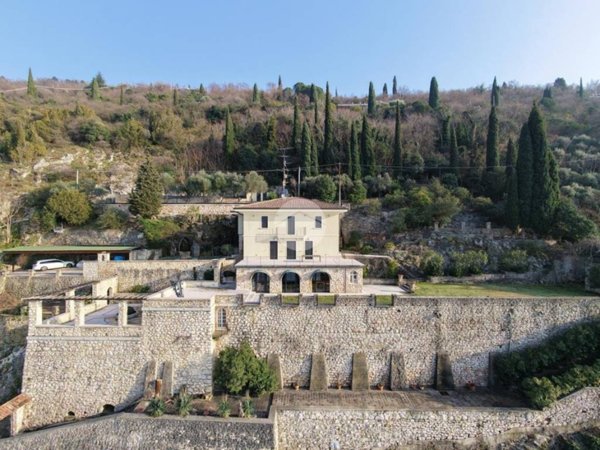 casa indipendente in vendita a Torri del Benaco in zona Albisano