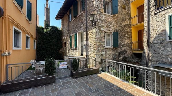 appartamento in vendita a Torri del Benaco in zona Albisano