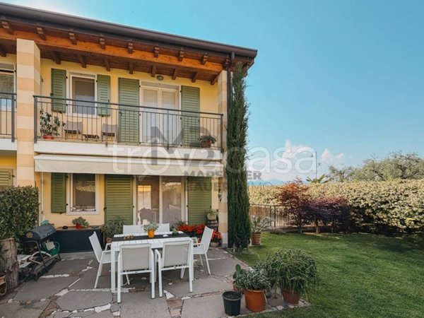 casa indipendente in vendita a Torri del Benaco in zona Albisano