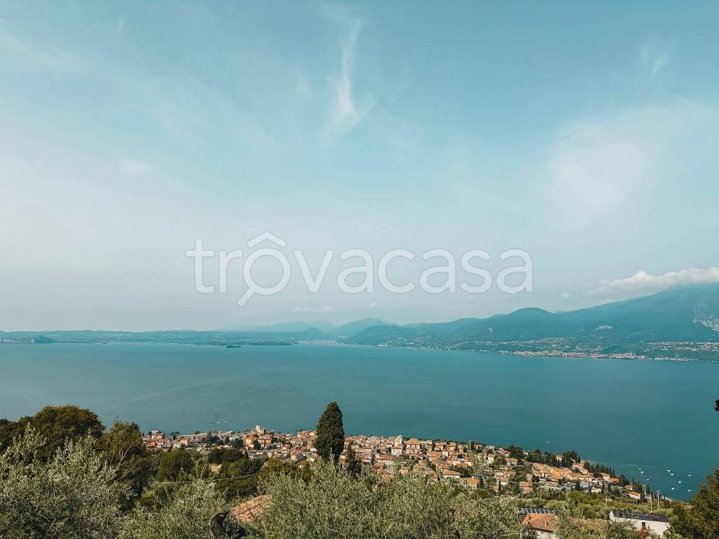 casa indipendente in vendita a Torri del Benaco in zona Albisano