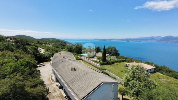 appartamento in vendita a Torri del Benaco in zona Albisano