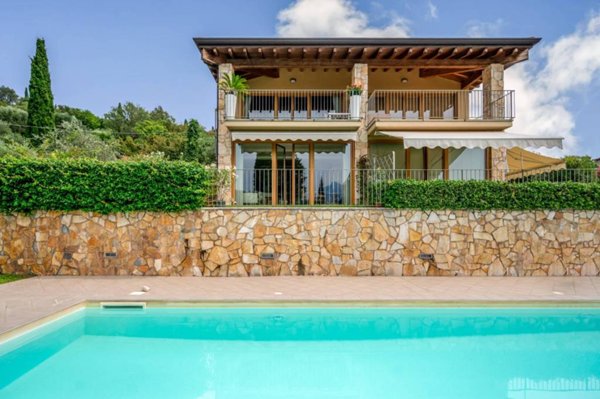 appartamento in vendita a Torri del Benaco in zona Albisano