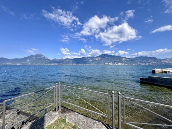 appartamento in vendita a Torri del Benaco in zona Pai